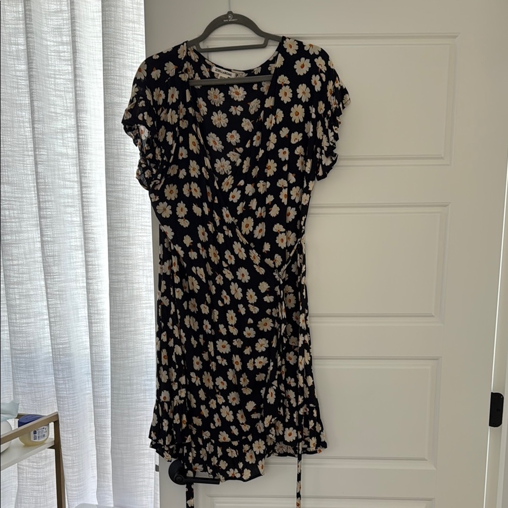 Billabong Black and White Flutter Sleeve Mini Sundress